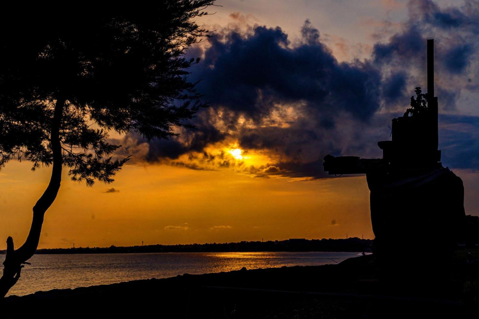 Wyndham Tamansari Jivva Resort Bali Siyut Экстерьер фото Sunset at Lake Worth
