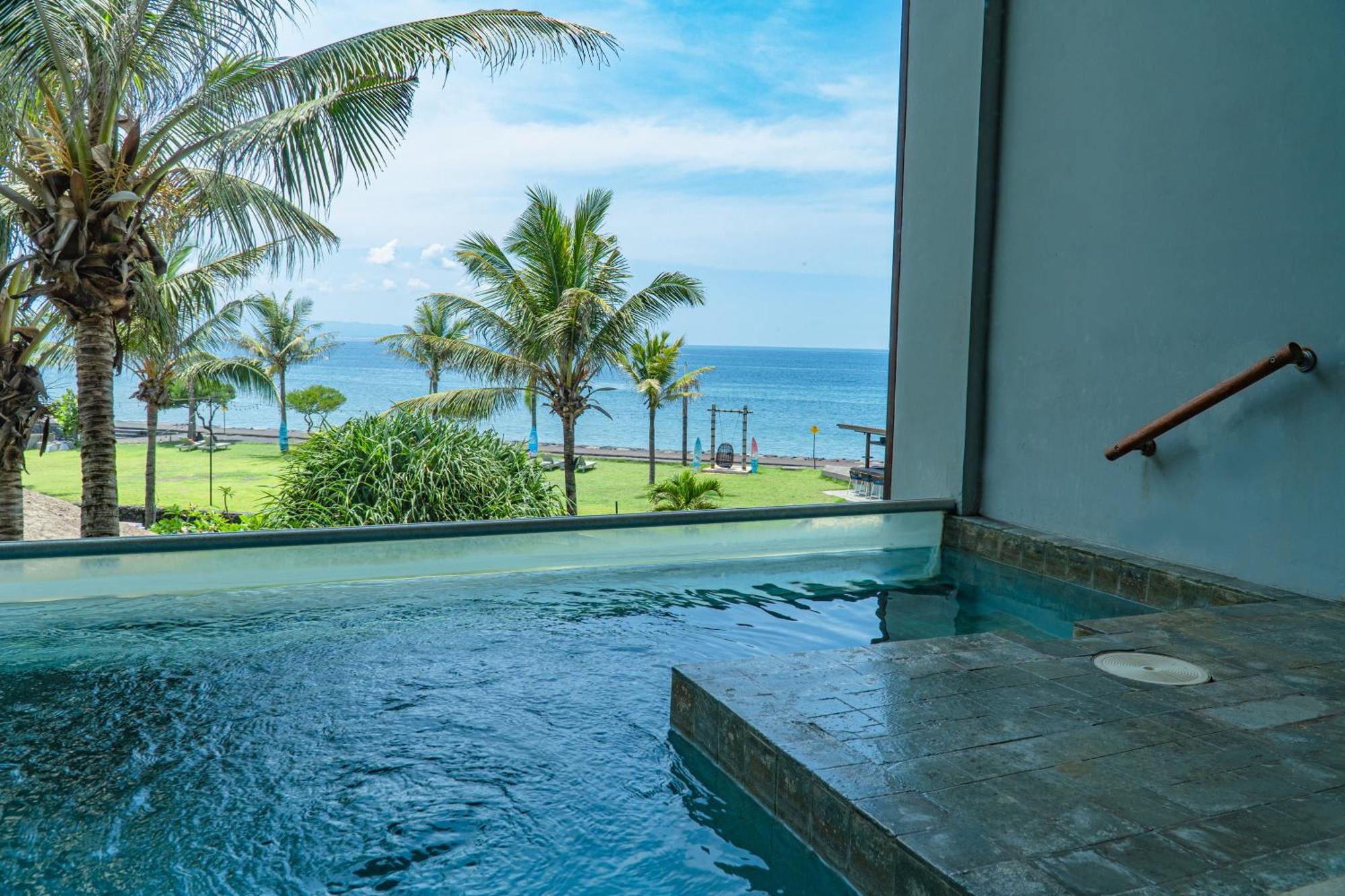 Wyndham Tamansari Jivva Resort Bali Siyut Экстерьер фото View from the pool at the hotel