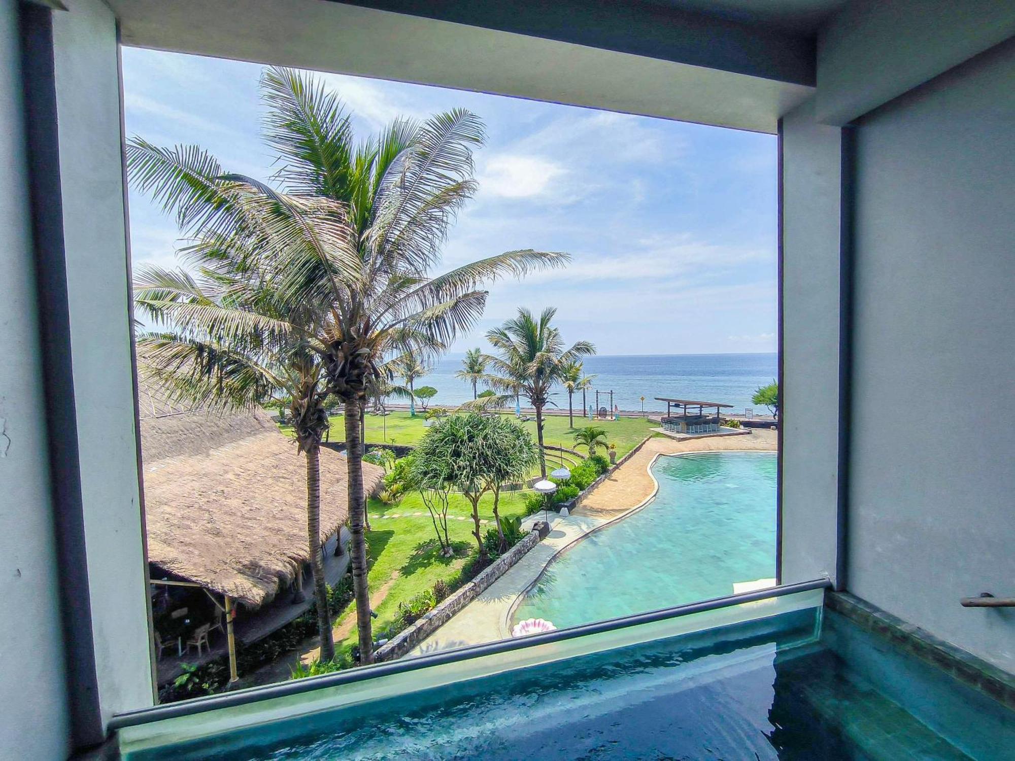 Wyndham Tamansari Jivva Resort Bali Siyut Экстерьер фото View from the pool at the hotel